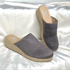🎉SALE🎉Journee Collection Lolita Grey suede mule espadrille close toe, 8, NWB